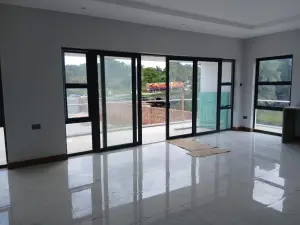 8 Bedroom House to Rent in Greystone Park