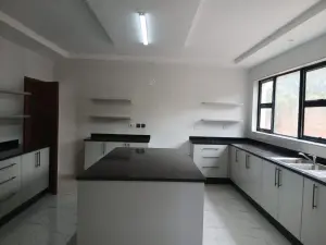 8 Bedroom House to Rent in Greystone Park