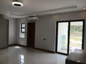 8 Bedroom House to Rent in Greystone Park