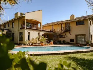 5 Bedroom House to Rent in Greystone Park