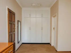 5 Bedroom House to Rent in Greystone Park