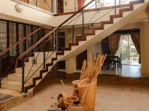 5 Bedroom House to Rent in Greystone Park