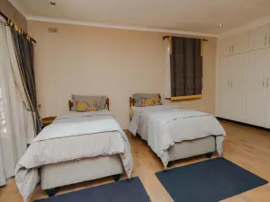 5 Bedroom House to Rent in Greystone Park