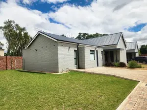 Townhouse/Cluster to Rent in Bluff Hill