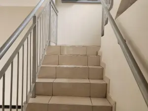 3 Bedroom Cottage/Garden Flat to Rent in Greendale North