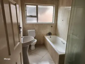 3 Bedroom Cottage/Garden Flat to Rent in Greendale North