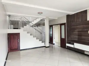 3 Bedroom Cottage/Garden Flat to Rent in Greendale North