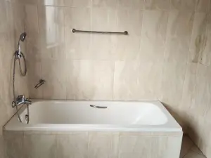 3 Bedroom Cottage/Garden Flat to Rent in Greendale North