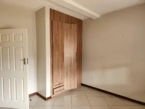 3 Bedroom Cottage/Garden Flat to Rent in Greendale North