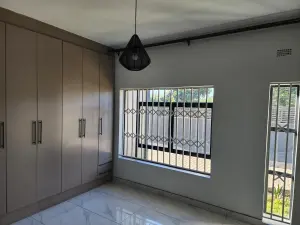 Townhouse/Cluster to Rent in Alexandra Park