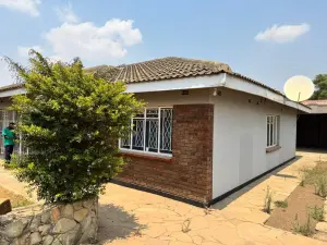 3 Bedroom House to Rent in Zimre Park
