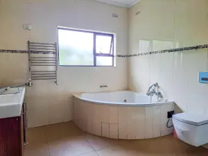 4 Bedroom House to Rent in Helensvale