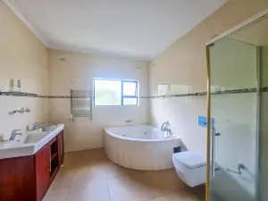 4 Bedroom House to Rent in Helensvale