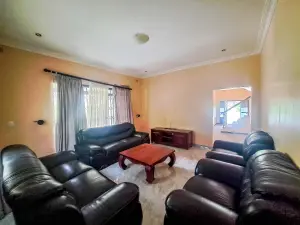 4 Bedroom House to Rent in Helensvale