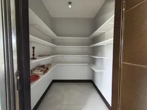 6 Bedroom House to Rent in Glen Lorne