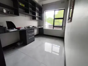 6 Bedroom House to Rent in Glen Lorne