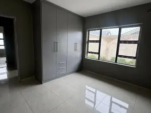 3 Bedroom Cottage/Garden Flat to Rent in Arlington