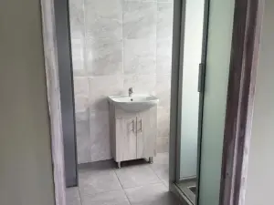 3 Bedroom Cottage/Garden Flat to Rent in Arlington