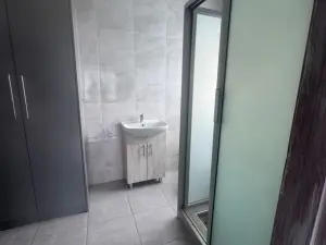 3 Bedroom Cottage/Garden Flat to Rent in Arlington