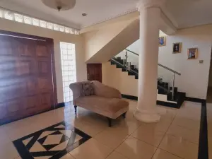 6 Bedroom House to Rent in Helensvale