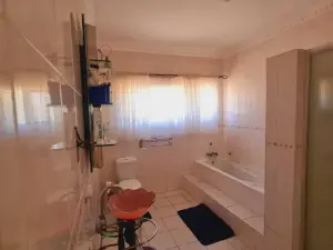 6 Bedroom House to Rent in Helensvale