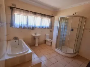 6 Bedroom House to Rent in Helensvale