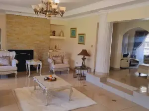 6 Bedroom House to Rent in Helensvale