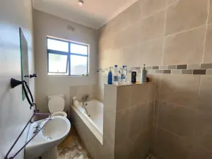 4 Bedroom House to Rent in Helensvale