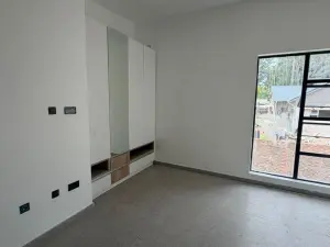 Flat/Apartment to Rent in Avondale West