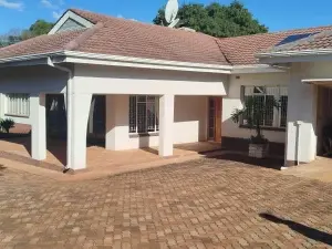 4 Bedroom House to Rent in Mandara
