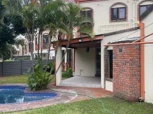Townhouse/Cluster to Rent in Newlands