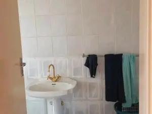 4 Bedroom House to Rent in Borrowdale West