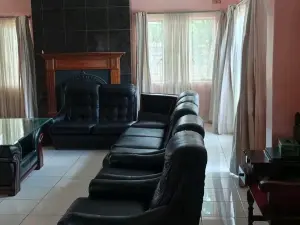 4 Bedroom House to Rent in Borrowdale West