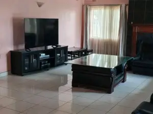 4 Bedroom House to Rent in Borrowdale West
