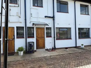 2 Bedroom Cottage/Garden Flat to Rent in Avondale