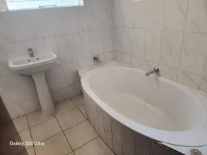 6 Bedroom House to Rent in Greendale