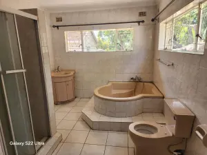 6 Bedroom House to Rent in Greendale