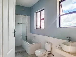 Flat/Apartment to Rent in Borrowdale West