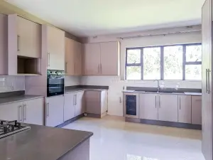 Flat/Apartment to Rent in Borrowdale West