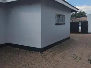 3 Bedroom House to Rent in Mainway Meadows