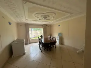 4 Bedroom House to Rent in The Grange