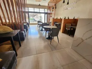 Retail/Shop to Rent in Greendale North