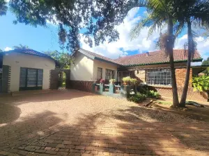 4 Bedroom House to Rent in Greendale North