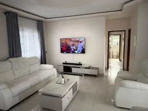 3 Bedroom Cottage/Garden Flat to Rent in Arlington