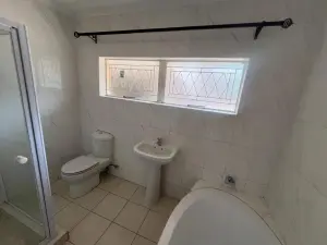 6 Bedroom House to Rent in Greendale