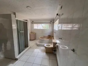 6 Bedroom House to Rent in Greendale