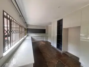 6 Bedroom House to Rent in Greendale
