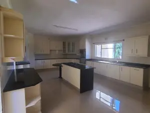 5 Bedroom House to Rent in Borrowdale West