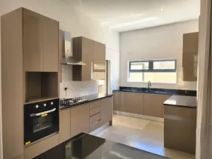 Townhouse/Cluster to Rent in Pomona