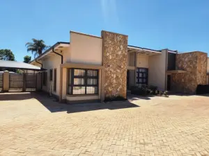 Townhouse/Cluster to Rent in Pomona